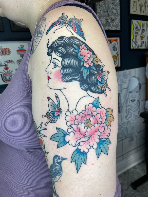 Lady side view tattoo